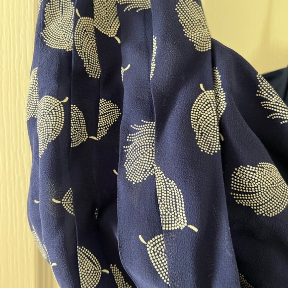 Stunning NWT one-shoulder, silk Fei navy feather print top from Anthro, size 0 - Picture 6 of 7